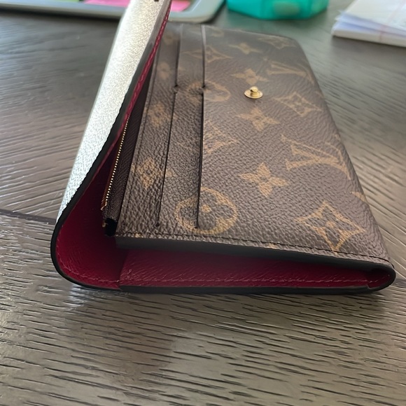 Louis Vuitton Emilie Wallet - Picture 10 of 16